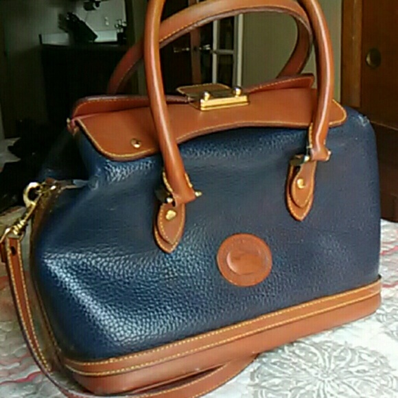 Dooney and Bourke authentic vintage crossbody hand - Picture 1 of 1